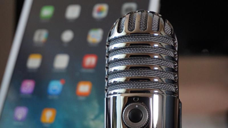 How to Start Your Own Podcast (In 4 Steps)